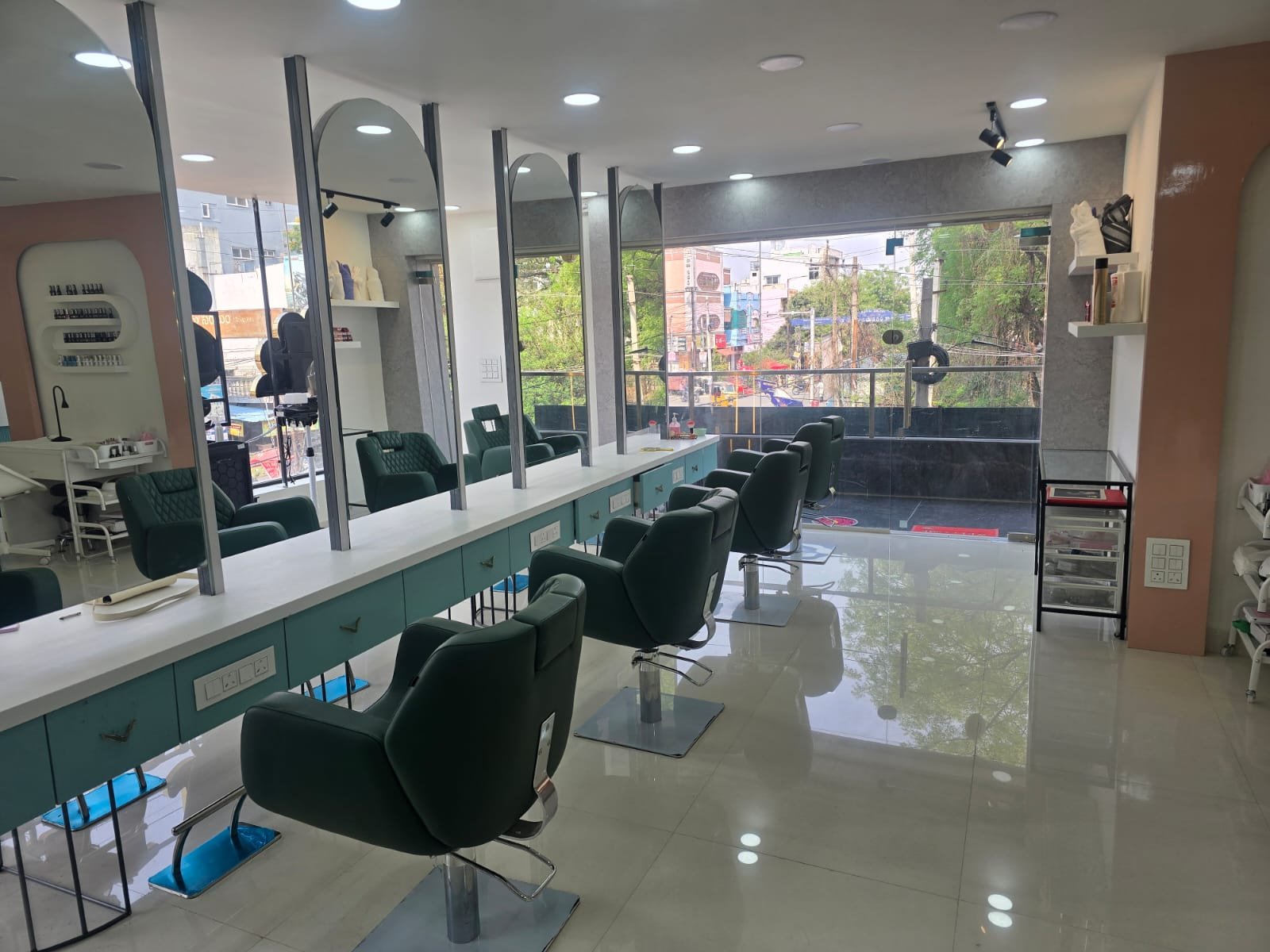 Premium Salon Experience